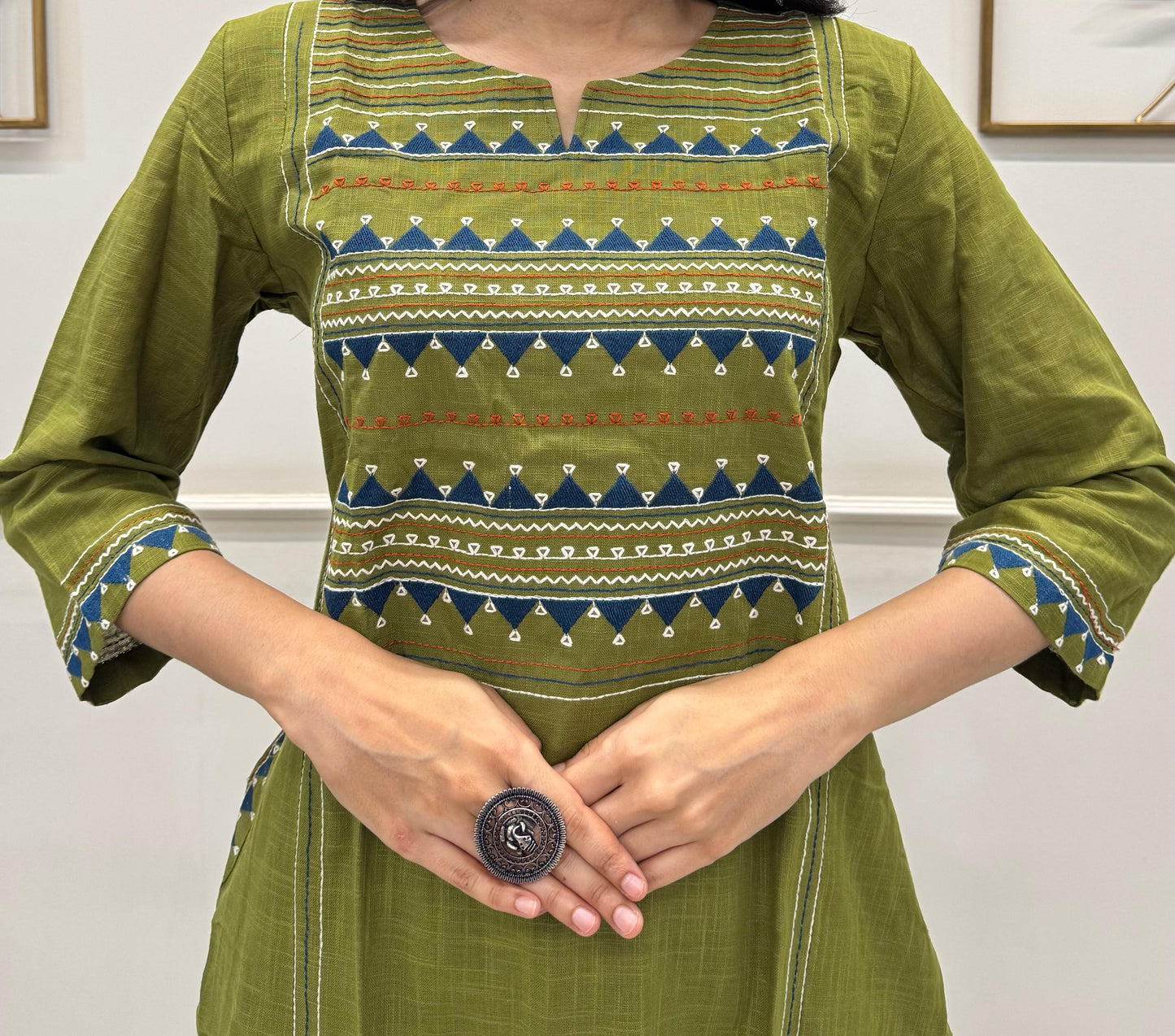 Green Cotton Kurta Set With Delicat Multicolour Embroidery.