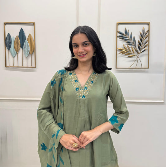 Mul Chanderi Silk Kurti Pant Dupatta Set In Light Green Colour With Digital Print.