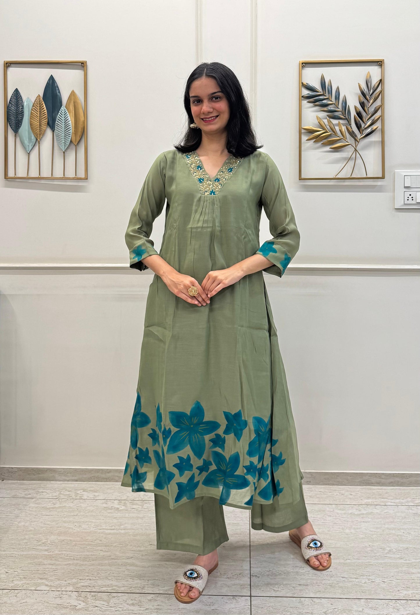 Mul Chanderi Silk Kurti Pant Dupatta Set In Light Green Colour With Digital Print.