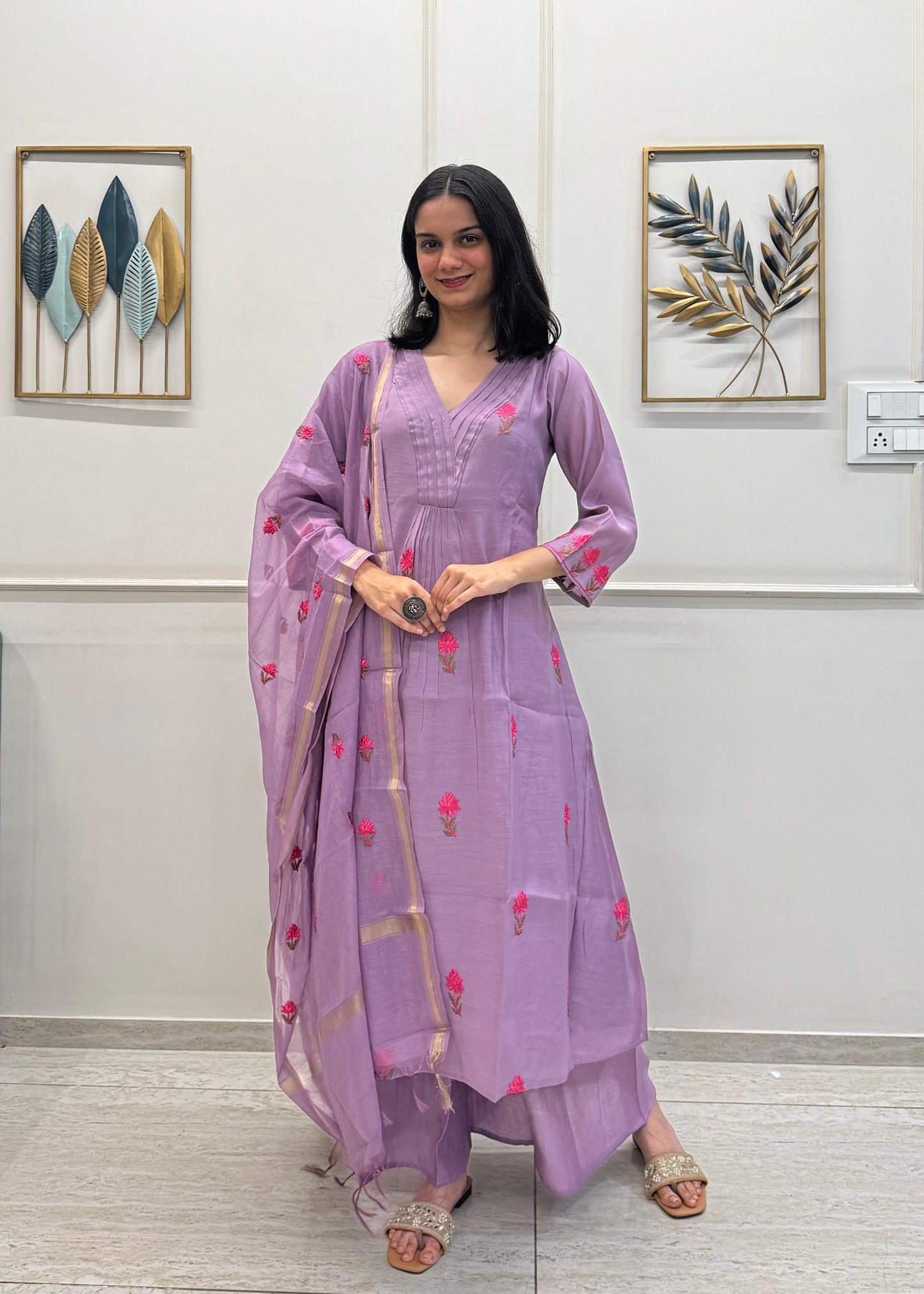 Lilac Mul Chanderi Kurta Dupatta Set With Resham Booti.