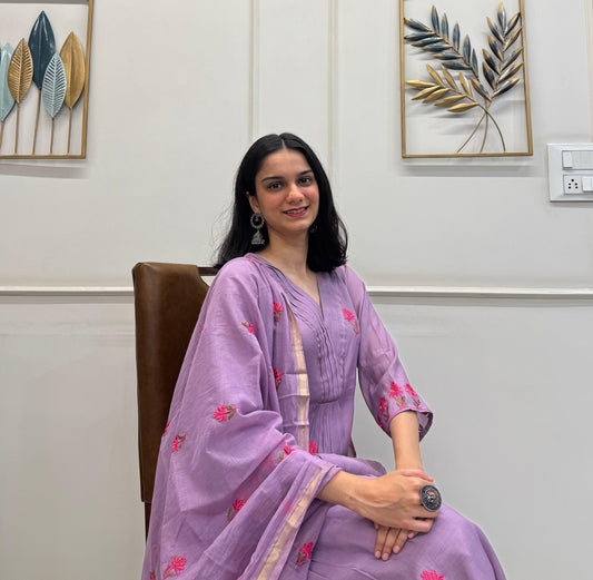 Lilac Mul Chanderi Kurta Dupatta Set With Resham Booti.