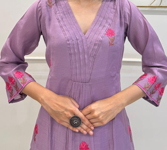 Lilac Mul Chanderi Kurta Dupatta Set With Resham Booti.
