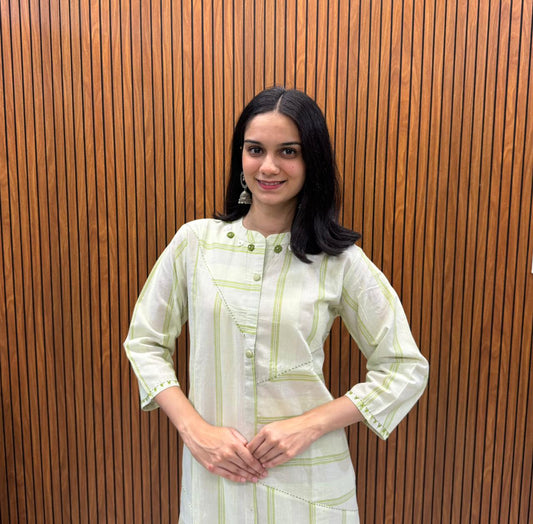 Kurta Palazzo Set In Green Shade With Fine Pocket Work In Handloom Cotton.