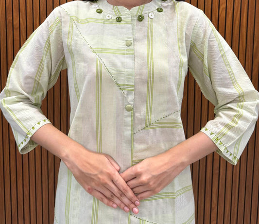 Kurta Palazzo Set In Green Shade With Fine Pocket Work In Handloom Cotton.