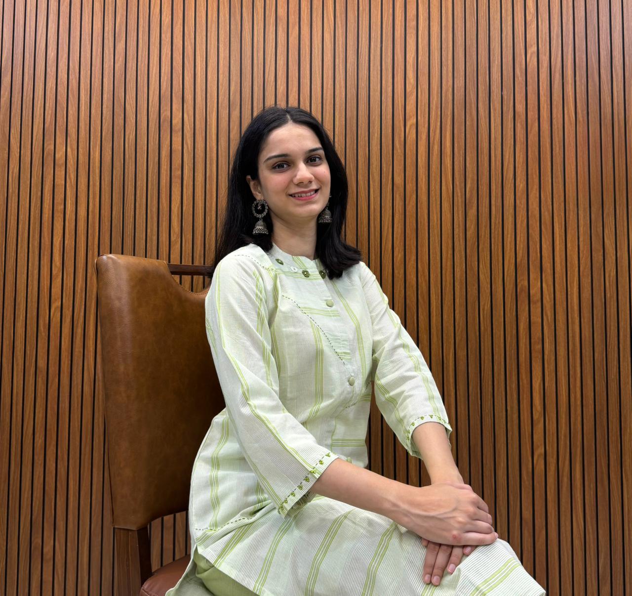 Kurta Palazzo Set In Green Shade With Fine Pocket Work In Handloom Cotton.